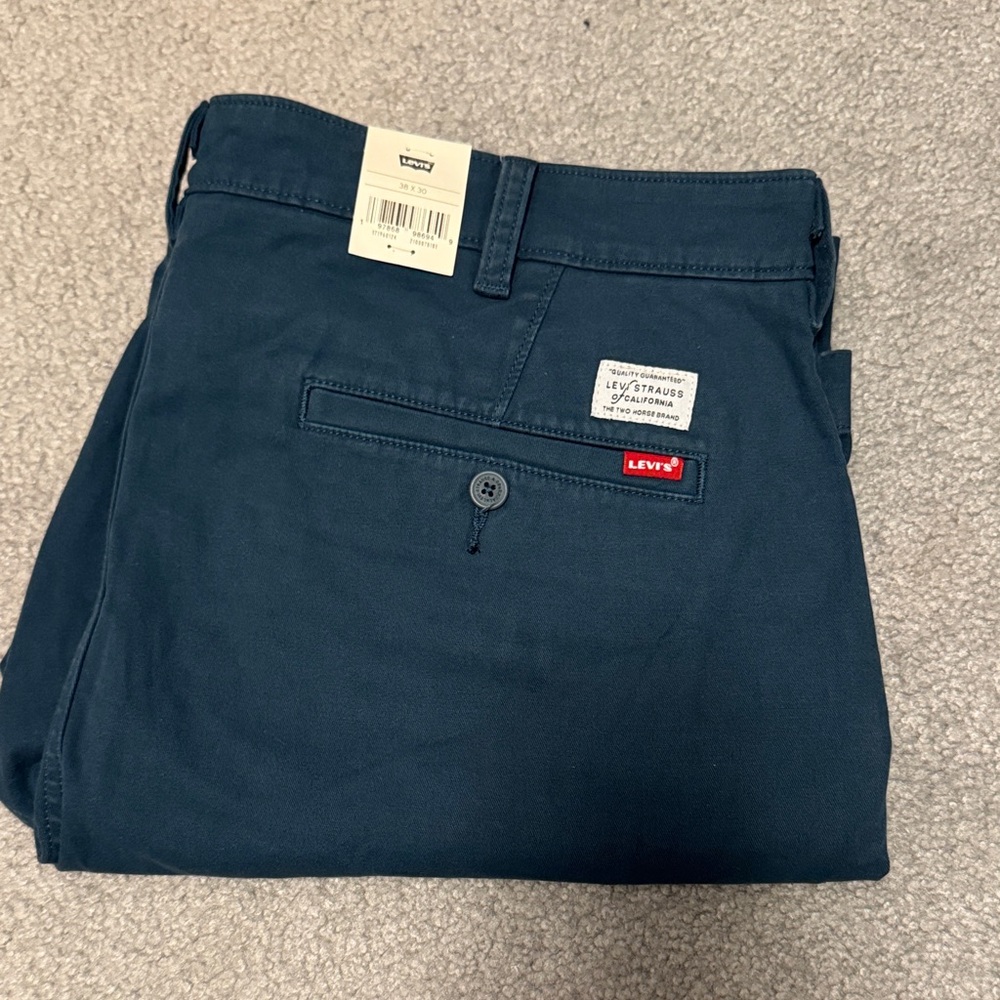Levi's Men's Navy Chinos size 38 X 30 NWT